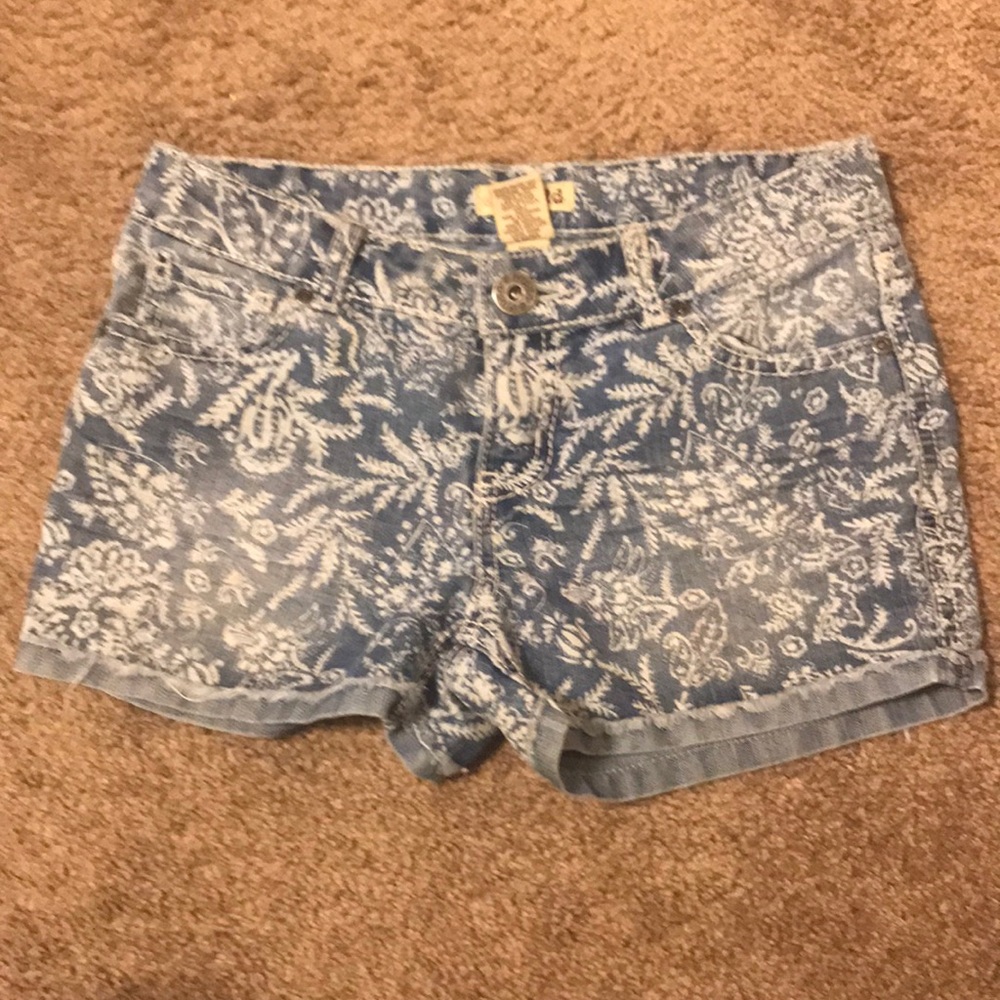Cute jean shorts😍😍🚨